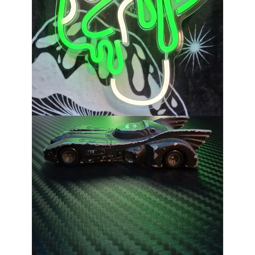 ERTL DC Comics Batman Batmobile 1/64 Scale Car TC-189 1992